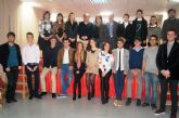 Los dieciséis alumnos de la VIII Promoción del Bachillerato Internacional del IES 