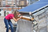 Una tesis de la UPCT calcula la distancia entre paneles solares y cubiertas que optimiza su rendimiento