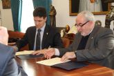 El Ayuntamiento de Alhama de Murcia ha firmado con la UCAM un acuerdo de colaboración para contribuir al desarrollo económico y sostenible del municipio
