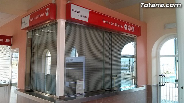 Piden que se repongan los servicios presenciales en las estaciones de Totana y Alhama - 1