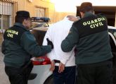 La Guardia Civil a un joven por la comisión de varios robos con violencia en Cieza