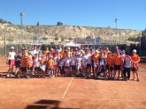 Victoria de la Escuela de Tenis Kuore frente a la Escuela de Tenis Huercal Overa en las pistas de la ciudad deportiva Valverde Reina