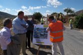 Bernabé visita las obras de ensanche y mejora de la carretera de El Cantón, en Abanilla