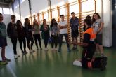 Voluntarios de Protección Civil muestran a los alumnos de bachillerato las técnicas de reanimación