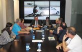 El consejero de Fomento muestra el apoyo del Gobierno regional al sector del taxi de la Región de Murcia