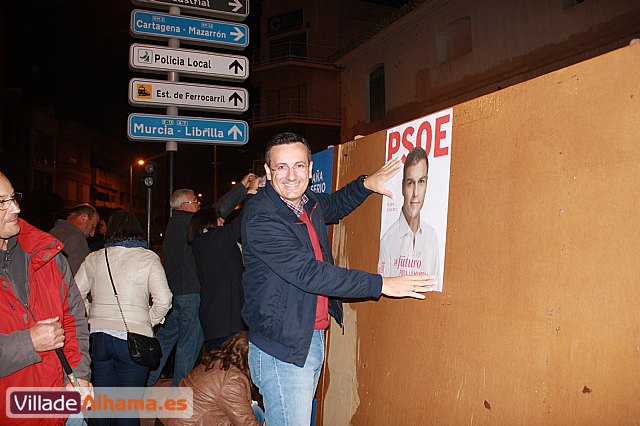 Comienza la campaña electoral con la tradicional pegada de carteles - 12