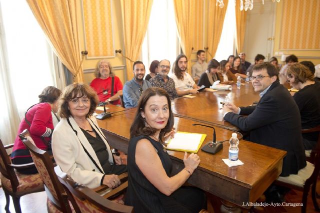 Ana Blandiana participa en un encuentro con 21 jovenes poetas, Foto 1