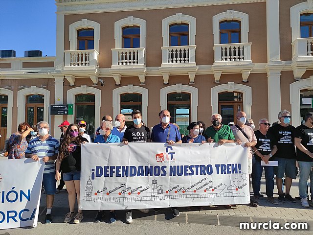 Movilizacin ciudadana para que no se cierren los trenes de cercanas Murcia-Lorca-guilas - 5