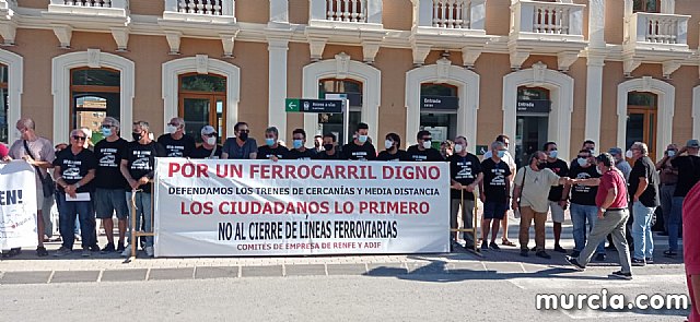 Movilizacin ciudadana para que no se cierren los trenes de cercanas Murcia-Lorca-guilas - 40