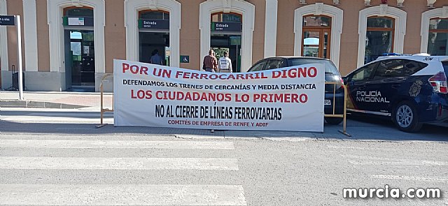 Movilizacin ciudadana para que no se cierren los trenes de cercanas Murcia-Lorca-guilas - 56