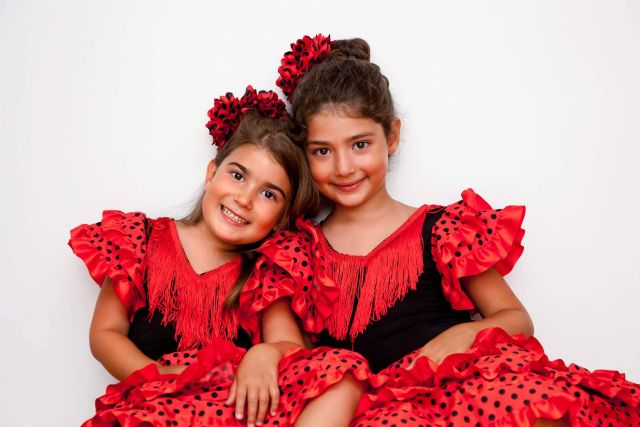 EMPRESA Trajes de flamenca para niñas en Viva La Feria para Feria de Abril de Sevilla 2023 -