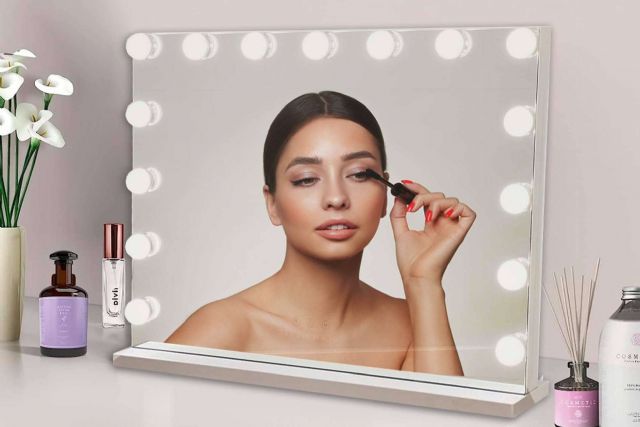Este espejo con luz de maquillaje de la marca Flamingueo tiene excelentes  valoraciones, y en zerca! está a muy buen precio - Empresa 