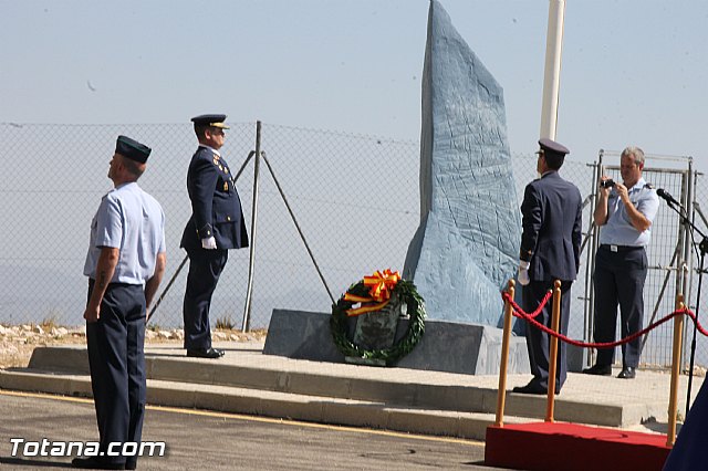 El Comandante del Cuerpo General del Ejrcito del Aire Juan Carlos Giz toma posesin de la Jefatura del Escuadrn del EVA 13 - 10