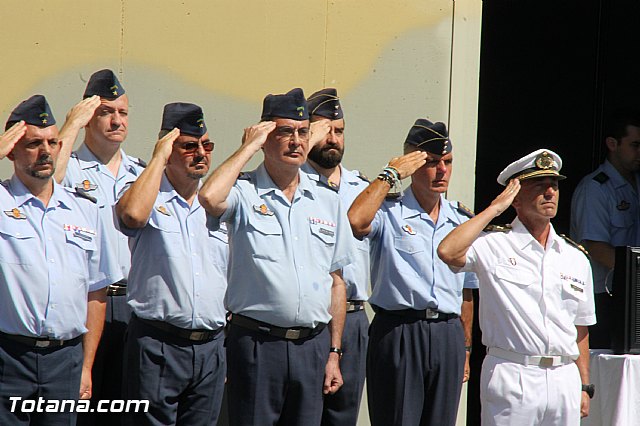 El Comandante del Cuerpo General del Ejrcito del Aire Juan Carlos Giz toma posesin de la Jefatura del Escuadrn del EVA 13 - 12