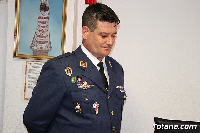 El Comandante del Cuerpo General del Ejrcito del Aire Juan Carlos Giz toma posesin de la Jefatura del Escuadrn del EVA 13 - 33