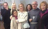 El “Padre Patera” con el grupo La Esperanza