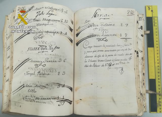 La Guardia Civil recupera tres volúmenes y documentación de valor histórico propiedad del Cabildo de la Diócesis de la Catedral - 5, Foto 5