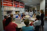 Las alumnas de Lectoescritura y Escritura Creativa visitan el archivo municipal