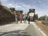 Fomento inicia la reparación del firme de la carretera que da acceso al paraje lorquino de Campo López