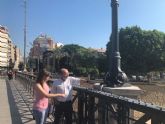 Los farolillos del Puente Viejo, que tienen 90 años, han sido restaurados