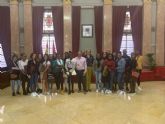 Alumnos de Isla de la Reunión visitan el emblemático Salón de Plenos del Ayuntamiento