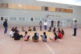 El Ayuntamiento felicita a docentes y alumnado del CEIP Félix Rodríguez de la Fuente por su iniciativa de trasladar las aulas a la playa