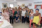 El Club de Mayores de Los Belones muestran sus trabajos en el inicio de su Semana Cultural