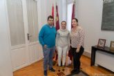 La alcaldesa da la enhorabuena a los responsables del restaurante Magoga por su Estrella Michelin