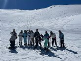 Jóvenes y familias disfrutan de los deportes de invierno y diversión en un viaje organizado por la Concejalía de Juventud