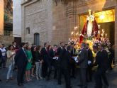 López Miras asiste en Alhama de Murcia a la procesión en honor a la Virgen del Rosario