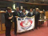 ELPOZO ALIMENTACIÓN recoge la bandera que la acredita como Empresa Europea del Deporte y la Salud