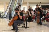 La Sinfonica de Cartagena sorprendio a los clientes de Espacio Mediterraneo