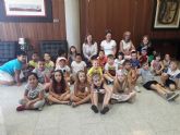 El Ayuntamiento recibe a más de 160 escolares con motivo del Día de la Región