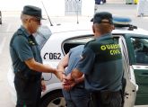 La Guardia Civil detiene a dos jóvenes por atracar una persona a la salida de un salón de juegos recreativos de Torre Pacheco