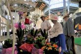 Artesanía, sorteos, pasodobles y vestidos de época en la apertura de la I Feria de Comercio Modernista de La Unión