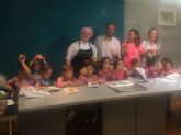 Escolares del CEIP Avileses disfrutan de la cocina gracias a los talleres incluidos en la oferta educativa de 