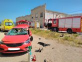 Rescatados y trasladados al hospital a dos heridos de un turismo en accidente de tráfico ocurrido en Yecla