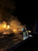 Incendio en la inmediaciones de una fabrica de esencias en Lorca