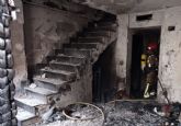 Servicios de emergencia han atendido a una persona por quemaduras y extinguido el incendio de una vivienda en Blanca
