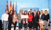 El Ayuntamiento recibe 5.000 euros de La Caixa para un programa de apoyo a menores en riesgo de exclusión social