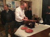 El cortador chino de jamón, Yafei Wang, visita Jumilla para acercar productos murcianos a la gastronomía de su país