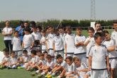 El exjugador del Real Madrid Ángel Pérez asiste a la clausura de la Escuela Socio-Deportiva de Fútbol de Puerto Lumbreras