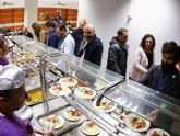 Empresarios cartageneros celebran la Comida de Navidad en el comedor social de Cáritas.