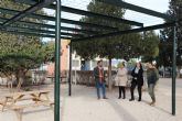 El Ayuntamiento de Lorca ejecuta trabajos para la instalación de nuevas zonas de sombraje en varios colegios públicos del municipio
