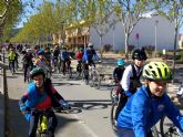 Cien ciclistas de todas las edades participan en la II Ruta en bici y en familia