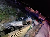 Rescatada y trasladada al hospital la conductora de un turismo accidentado en la carretera N-340A, en Alhama de Murcia