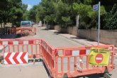 Esta semana han comenzado las obras de renovación urgente de la tubería principal de agua potable en la calle Badajoz, de la urbanización 