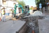 Prosiguen las obras de arreglo de un tramo de la red de alcantarillado en la calle General Aznar