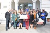 La comunidad universitaria dona a la Asociación Española contra el Cáncer los 3.350 euros recaudados a través de 