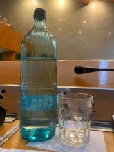 El Pleno del Ayuntamiento de Lorca sustituye las tradicionales botellas de plástico por botellas de cristal